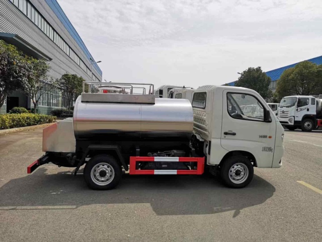 Futian Xiangling M1 4x2 1500 liter stainless steel milk transport tank truck