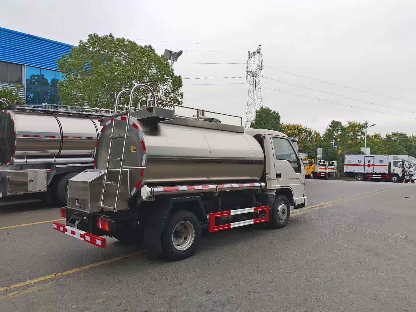 Foton 1.6-2 ton fresh milk truck