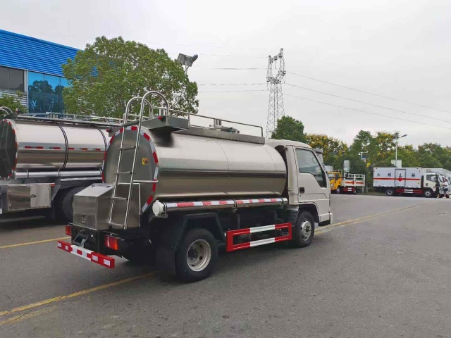 Foton 1.6-2 ton fresh milk truck