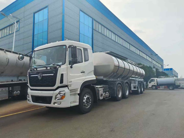Semi trailer fresh milk transport truck