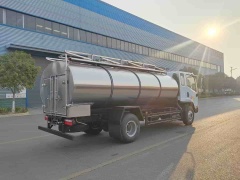 Liberate a 6-ton fresh milk transport truck