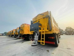 Heavy Duty Truck HOWO Snow Removal Vehicle
