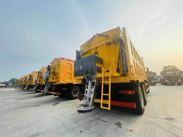 Heavy Duty Truck HOWO Snow Removal Vehicle