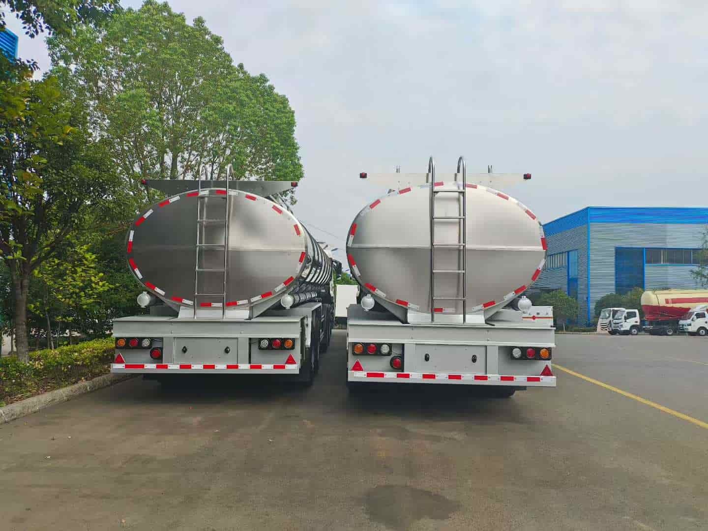 Semi trailer fresh milk transport truck