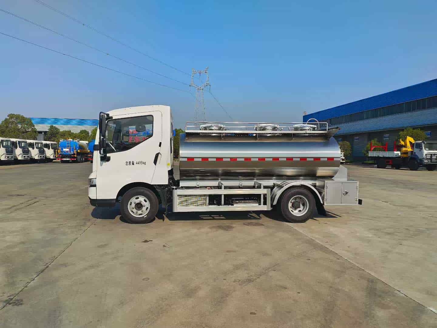 BYD new energy fresh milk truck