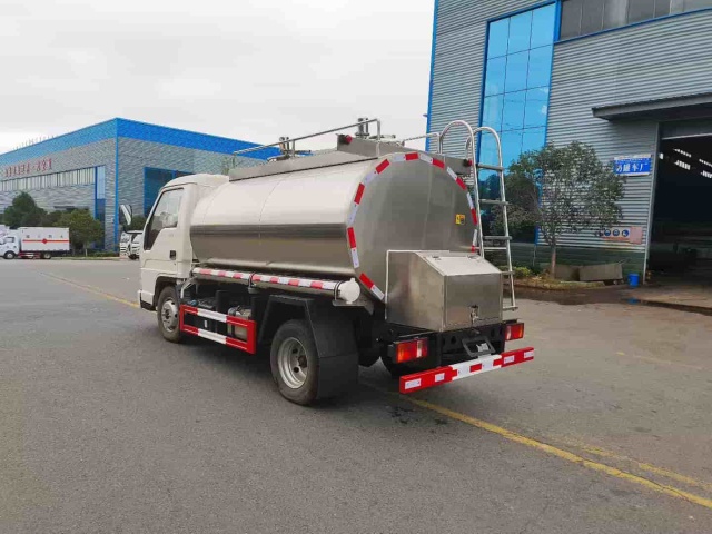 Foton 1.6-2 ton fresh milk truck