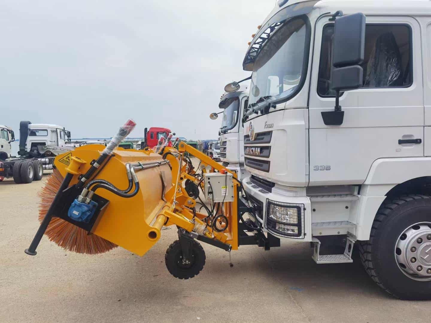 SHACMAN F3000 6×4 Snowplow Front Snow Brush