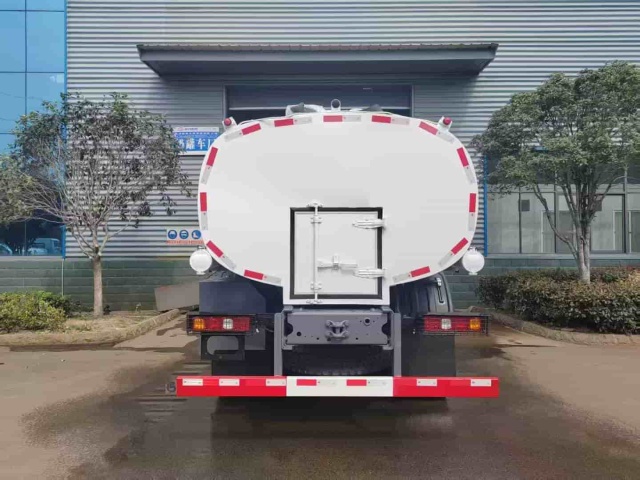 SHACMAN Fresh Milk Transport Vehicle