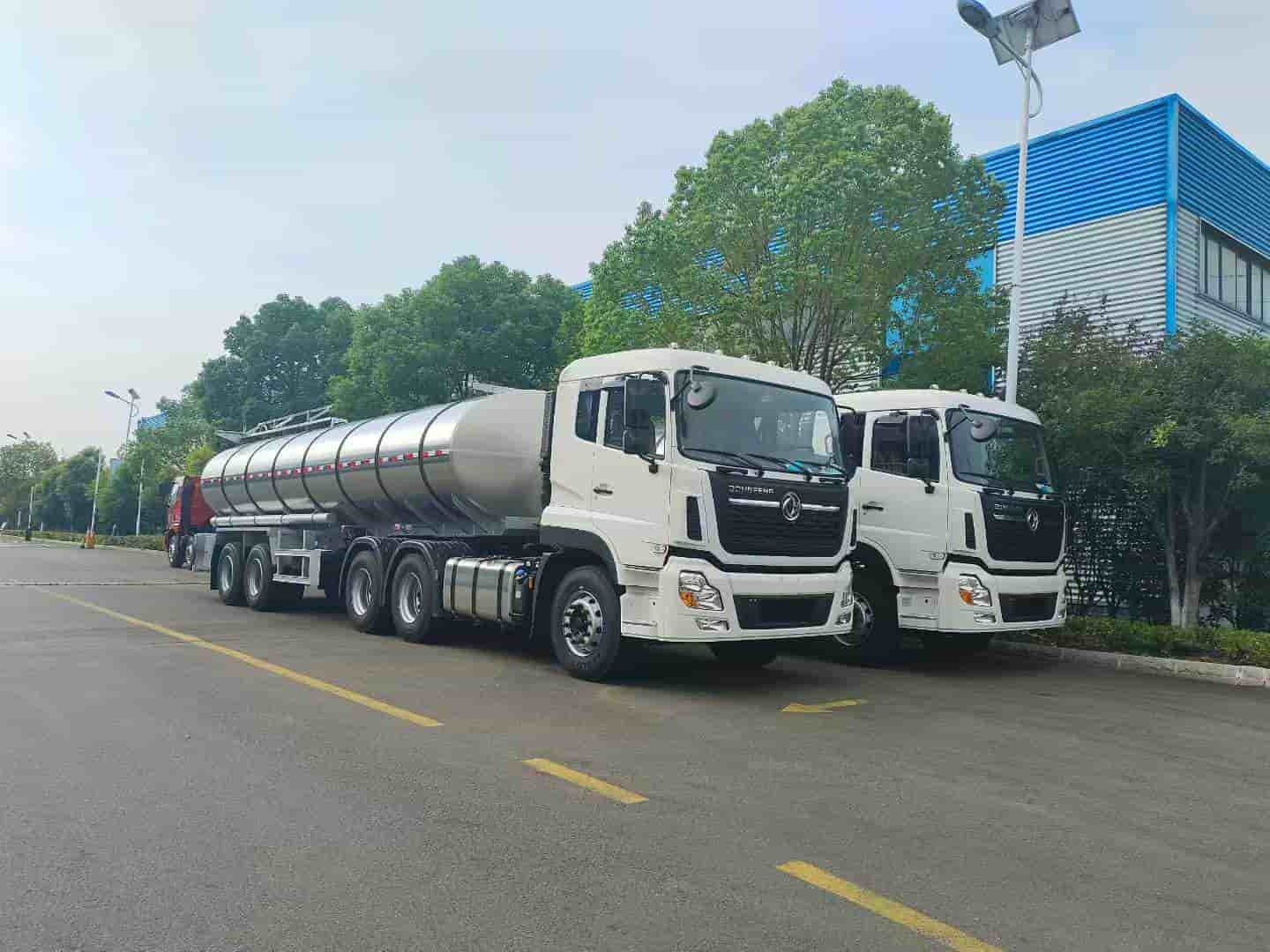 Semi trailer fresh milk transport truck