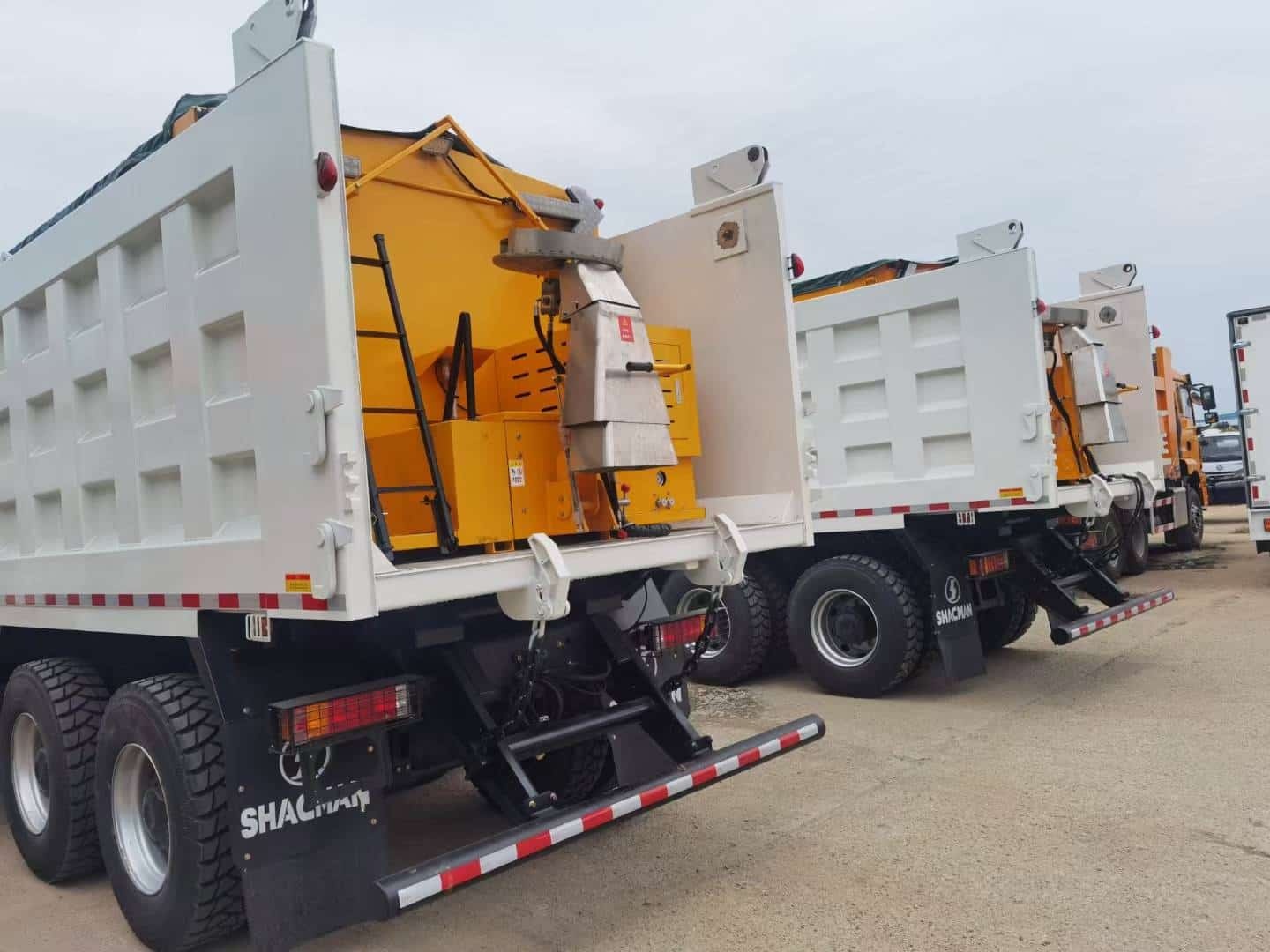 SHACMAN F3000 6×4 Snowplow Front Snow Brush