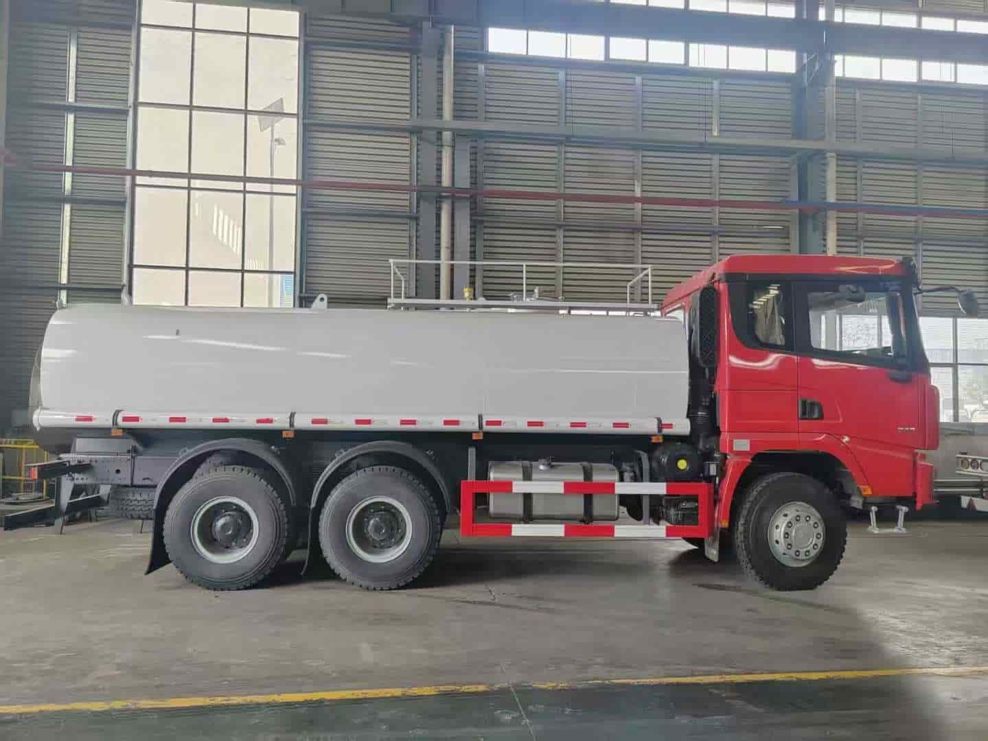 SHACMAN Fresh Milk Transport Vehicle