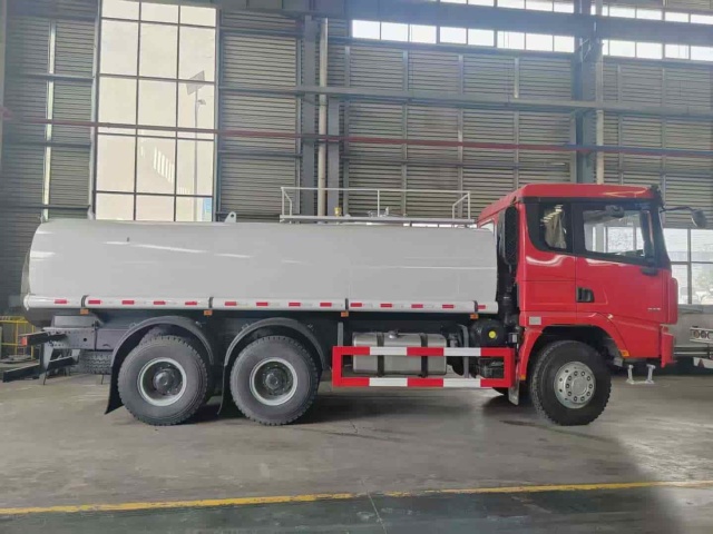 SHACMAN Fresh Milk Transport Vehicle