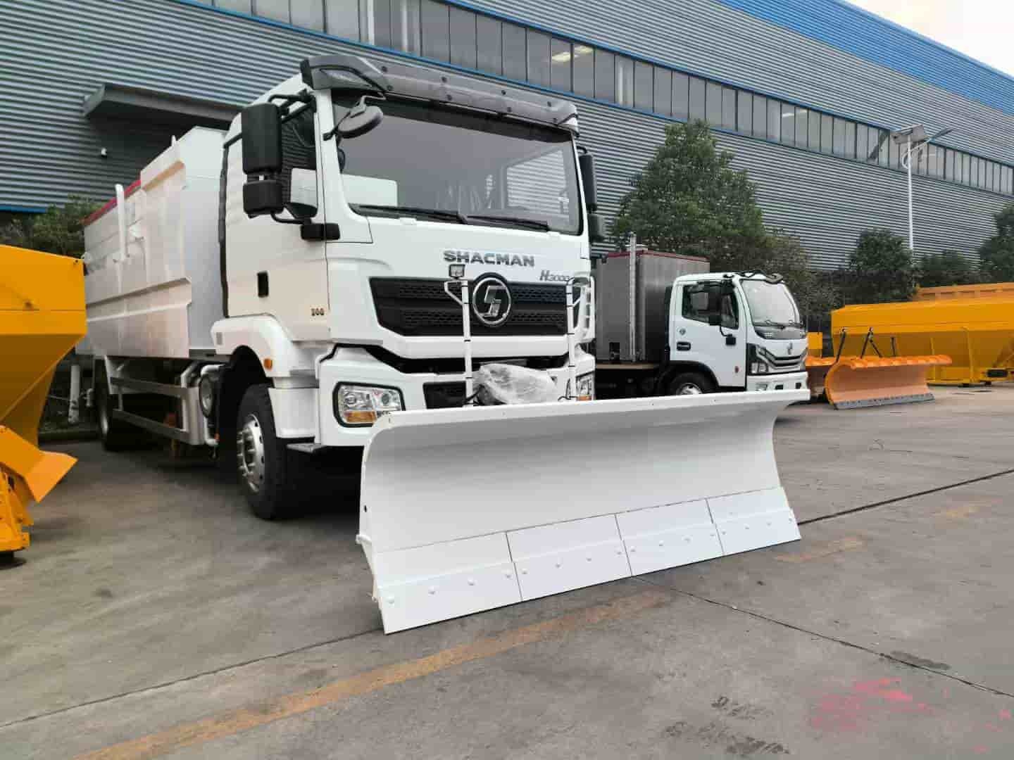 SHACMAN H3000 Four in One Snow Removal Vehicle
