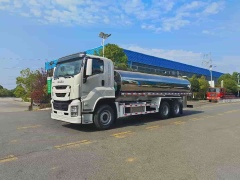 Isuzu 6 × 4 Fresh Milk Transport Vehicle