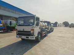 Heavy Duty Truck HOWO 4 × 2 Fresh Milk Transport Vehicle