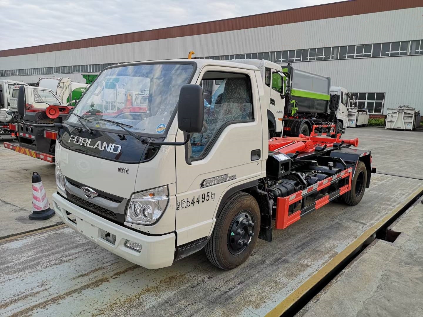 Futian Era 7-ton hook arm garbage truck