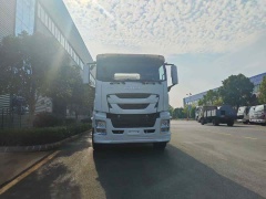 Isuzu 6 × 4 Fresh Milk Transport Vehicle