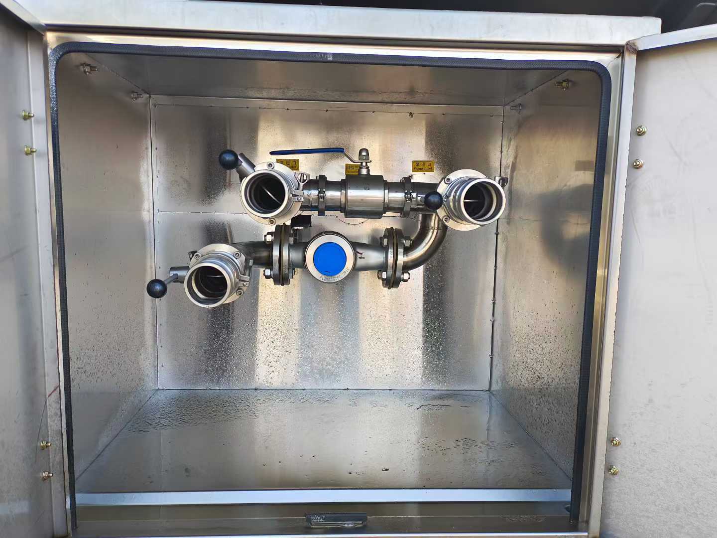 Heavy Duty Truck 6 × 4 Fresh Milk Transport Vehicle