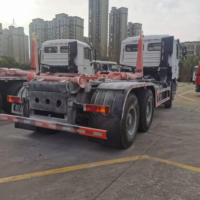 SHACMAN Automobile F3000 6 × 4 hook arm garbage truck