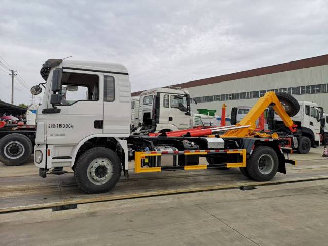 SHACMAN 4X2 hook arm garbage truck