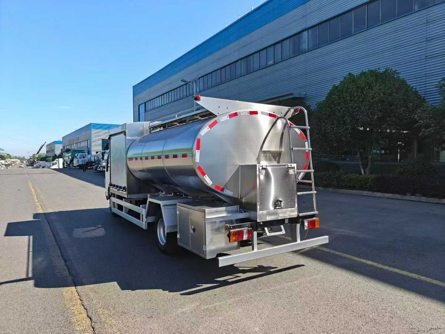 Isuzu 4×2 Fresh Milk Refrigerated Truck