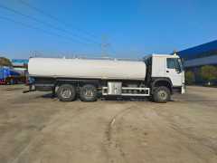 Heavy Duty Truck 6 × 4 Fresh Milk Transport Vehicle