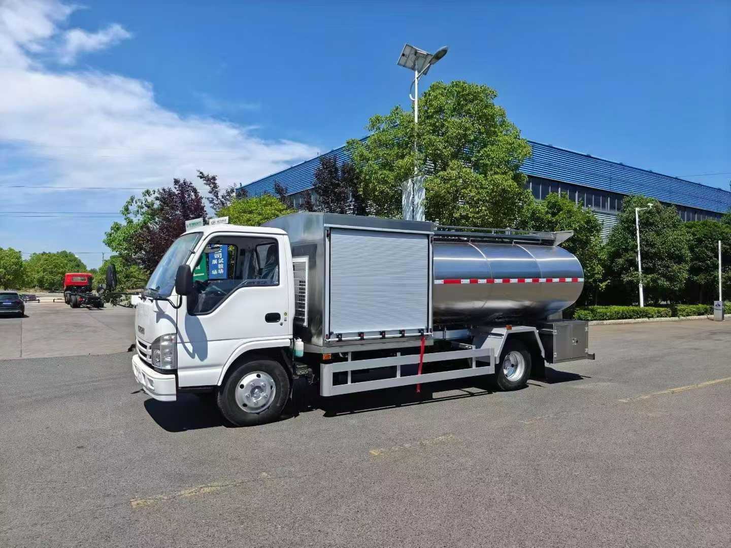 Isuzu 4×2 Fresh Milk Refrigerated Truck