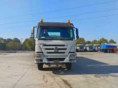 Heavy Duty Truck 6 × 4 Fresh Milk Transport Vehicle