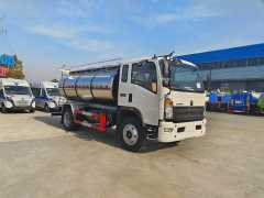 Heavy Duty Truck HOWO 4 × 2 Fresh Milk Transport Vehicle