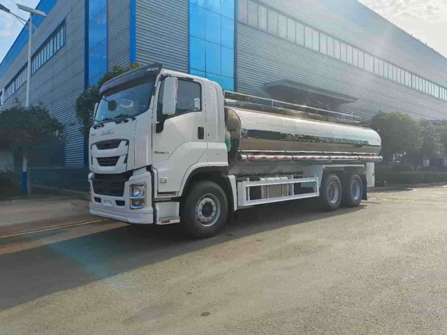 Isuzu 6 × 4 Fresh Milk Transport Vehicle