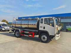 Heavy Duty Truck HOWO 4 × 2 Fresh Milk Transport Vehicle