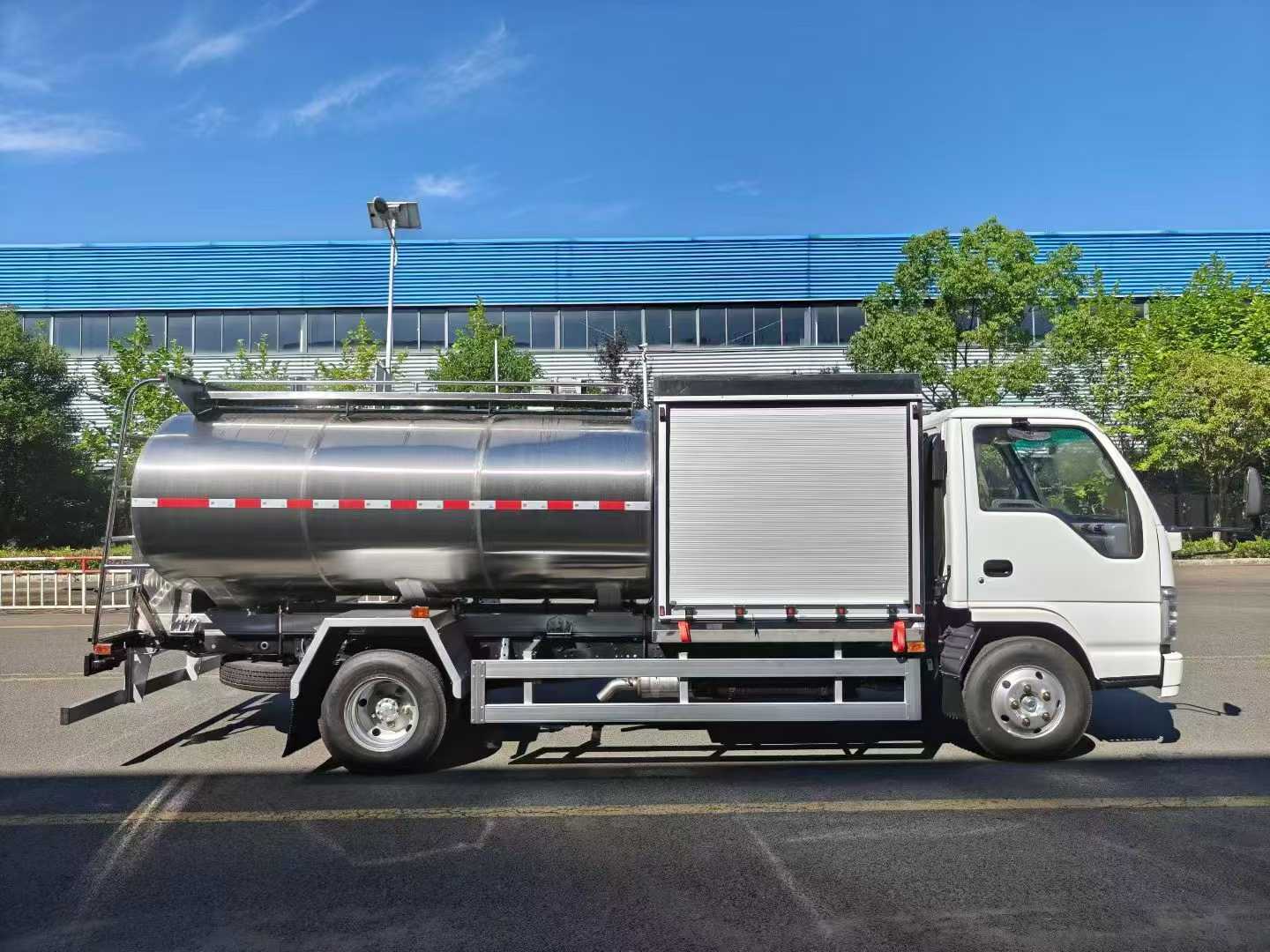 Isuzu 4×2 Fresh Milk Refrigerated Truck