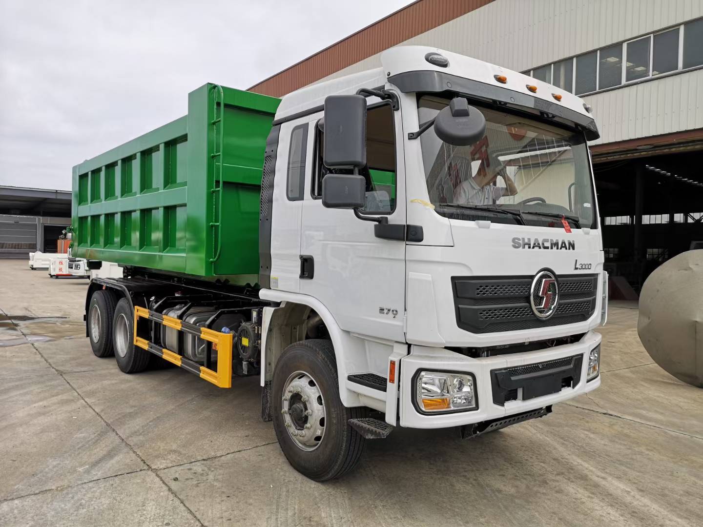 SHACMAN L3000 6X4 20-ton Hook-arm Garbage Truck
