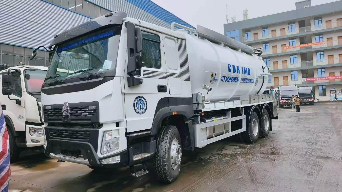 HOWO vacuum sewer cleaning truck