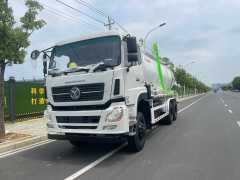 Dongfeng 6-wheel drive cleaning and suction truck