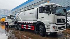 Dongfeng Tianlong rear double axle sewage suction truck