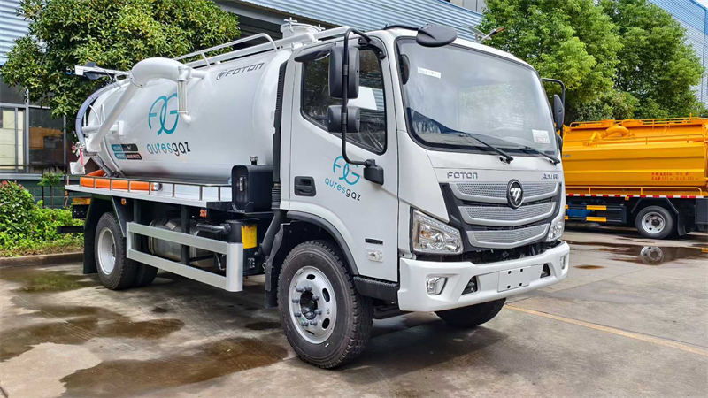 Foton Ouman 8-cubic sewage suction truck