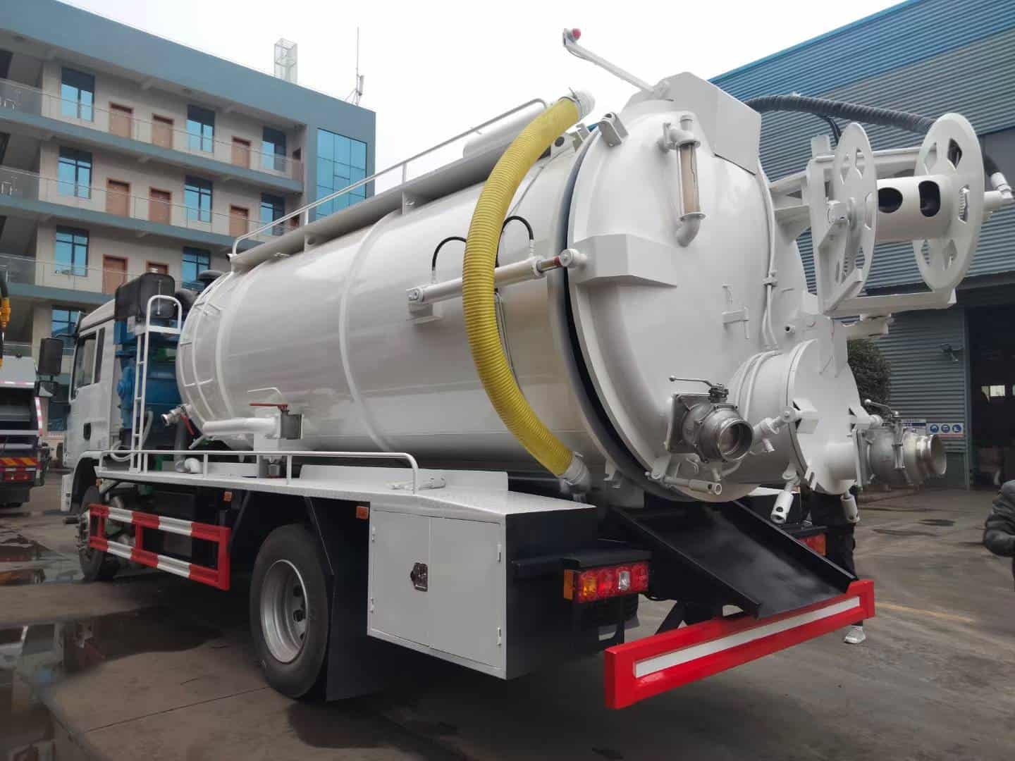 Shacman L3000 Cleaning and Vacuum Truck