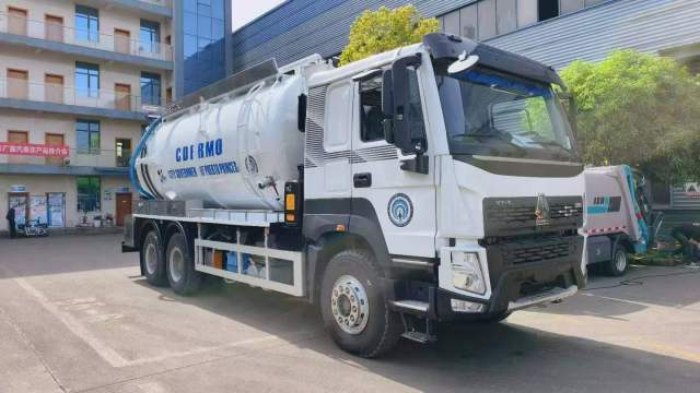 HOWO vacuum sewer cleaning truck