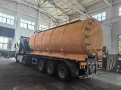 Customized sewage suction semi-trailer