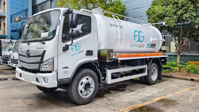 Foton Ouman 8-cubic sewage suction truck