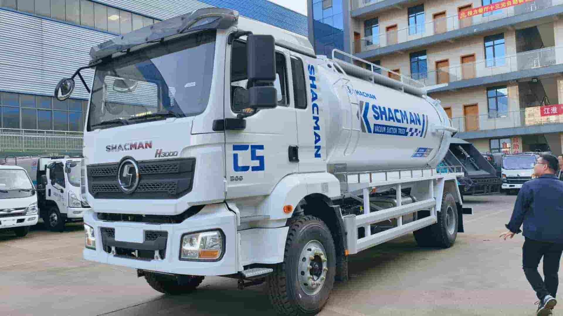 Shacman Delong H3000 4 × 2 15 cubic meter sewage suction truck