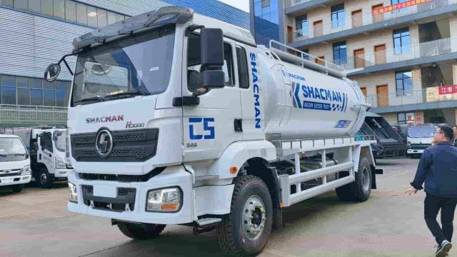Shacman Delong H3000 4 × 2 15 cubic meter sewage suction truck