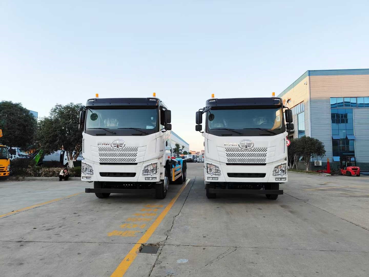 Jiefang 6x4 Hook Arm Garbage Truck