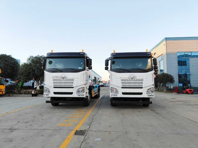 Jiefang 6x4 Hook Arm Garbage Truck