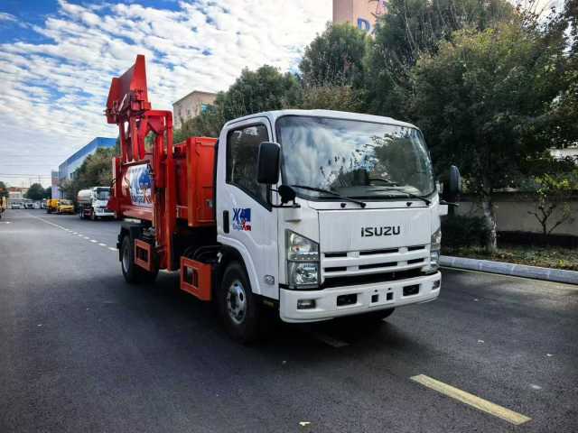 Isuzu 9-way multifunctional gripper side hanging bin garbage truck