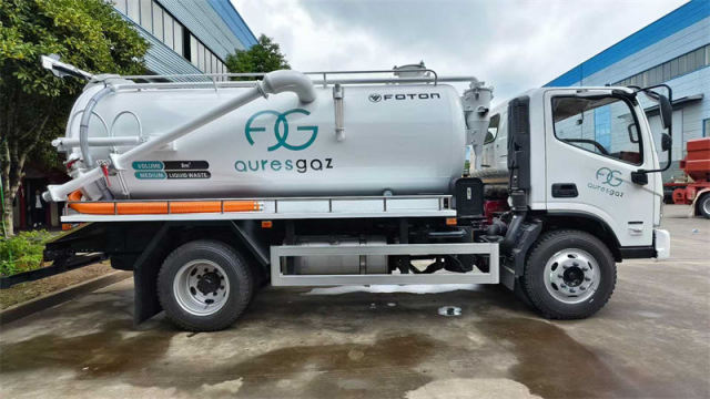 Foton Ouman 8-cubic sewage suction truck