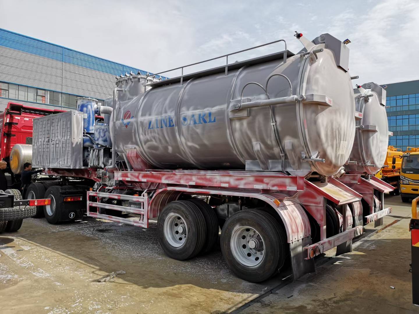Three axle suction tank trailer
