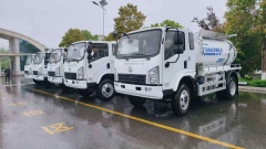 Shacman X9 4 × 2 sewage suction truck