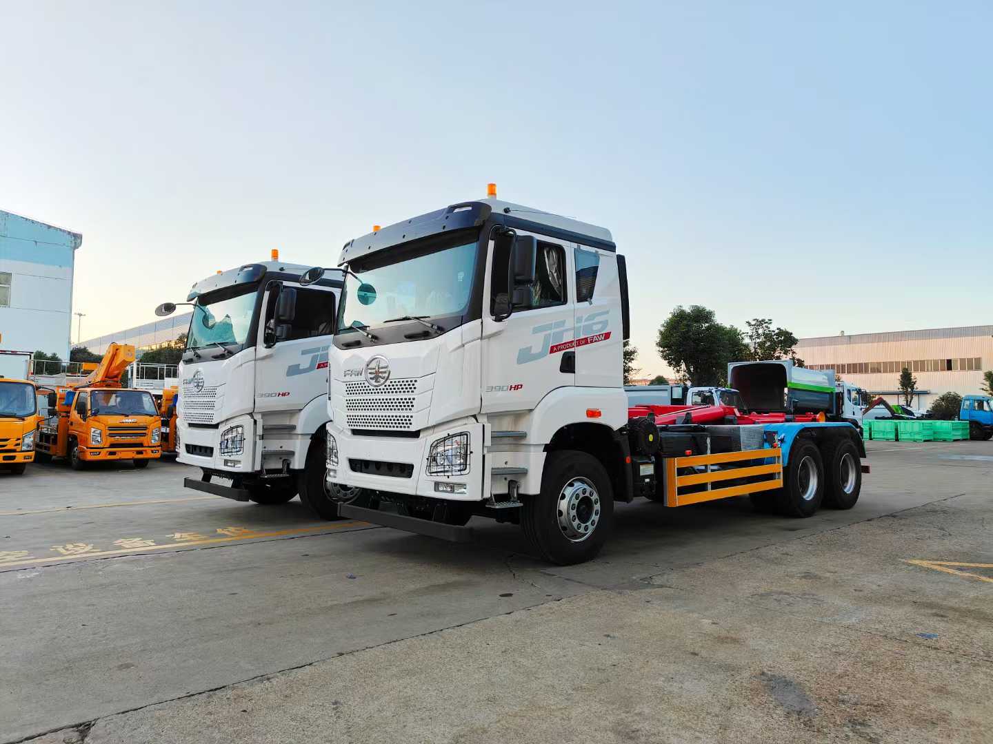 Jiefang 6x4 Hook Arm Garbage Truck